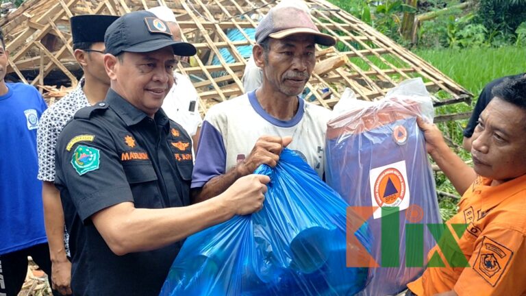 Pemkab Pamekasan Salurkan Bantuan untuk Korban Angin Puting Beliung