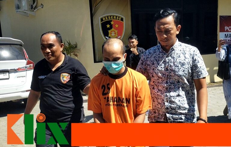 Pelaku pembuat dan penyebar video hubungan sesama jenis (gay) saat dikeler di Mapolres Pamekasan