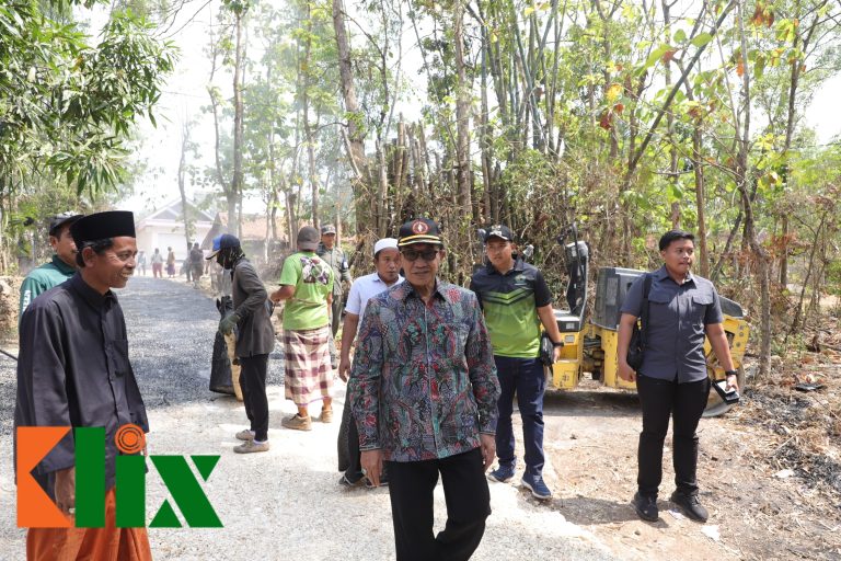 Bupati Pamekasan Sumbang Pribadi untuk Jalan Swadaya 1,7 KM Desa Campor